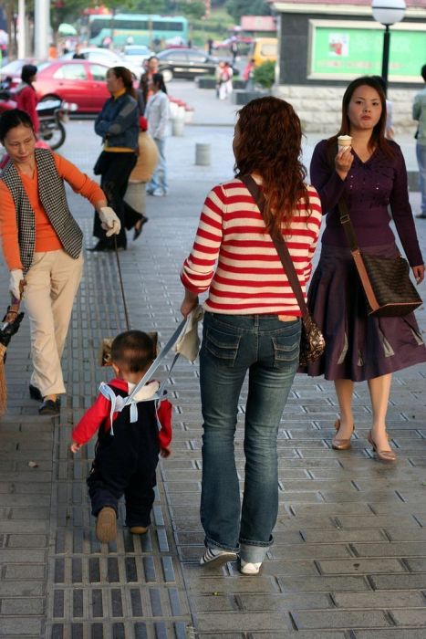 Kids on Leashes (35 pics)