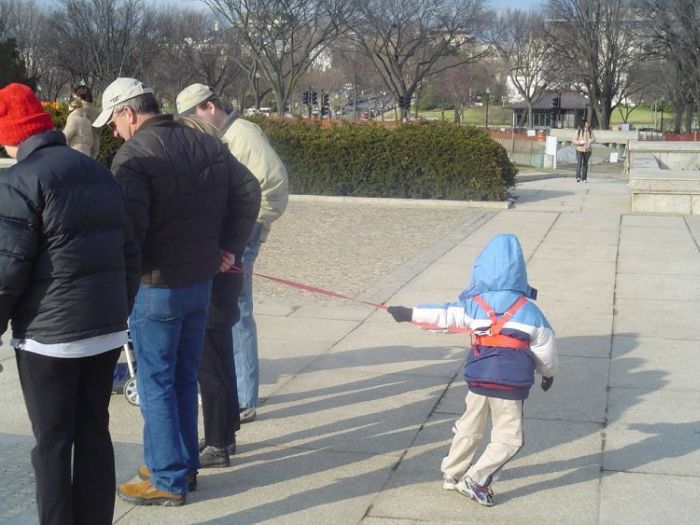 Kids on Leashes (35 pics)