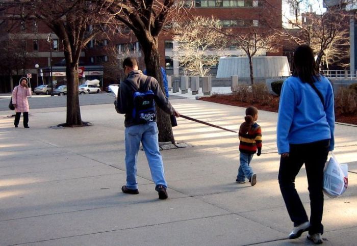 Kids on Leashes (35 pics)