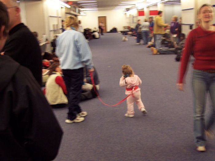 Kids on Leashes (35 pics)