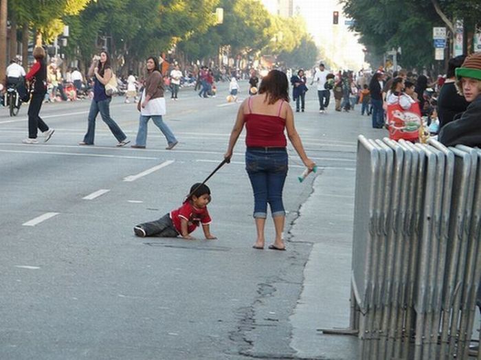 Kids on Leashes (35 pics)