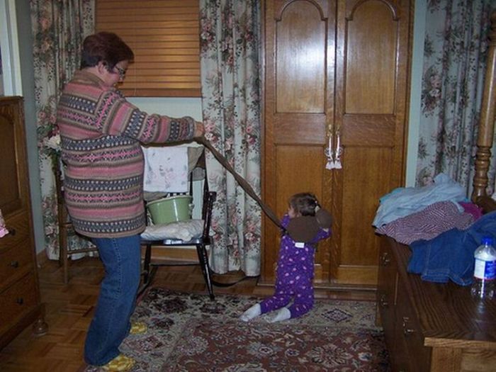 Kids on Leashes (35 pics)