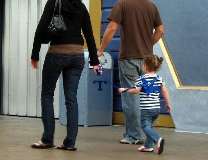 Kids on Leashes (35 pics)