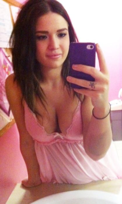 Beautiful Girls Take Photos of Themselves (40 pics)