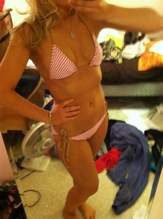 Beautiful Girls Take Photos of Themselves (40 pics)