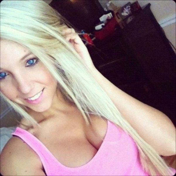 Beautiful Girls Take Photos of Themselves (40 pics)