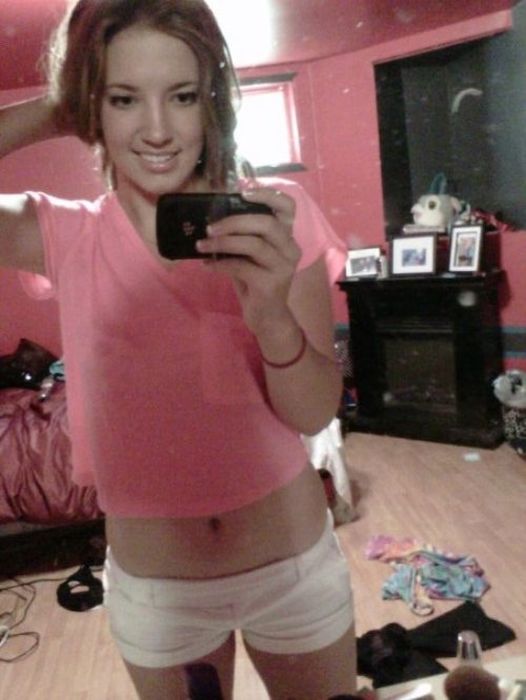 Beautiful Girls Take Photos of Themselves (40 pics)