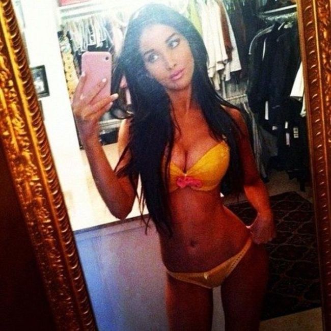 Beautiful Girls Take Photos of Themselves (40 pics)