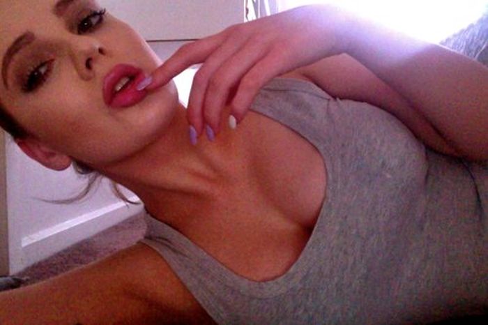 Beautiful Girls Take Photos of Themselves (40 pics)