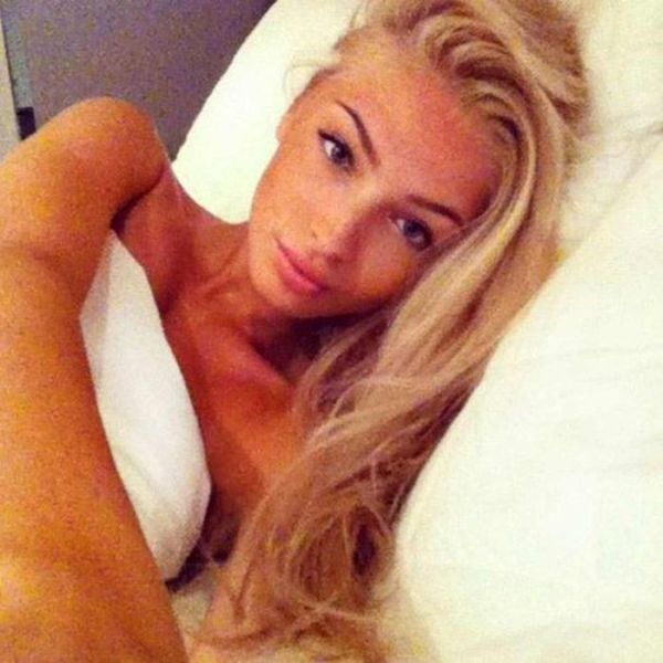Beautiful Girls Take Photos of Themselves (40 pics)