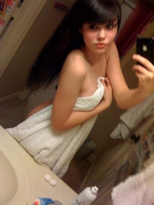 Beautiful Girls Take Photos of Themselves (40 pics)