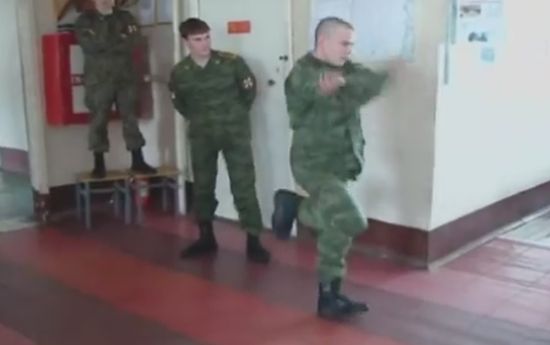 Hilarious Russian Soldiers Dancing Tecktonik