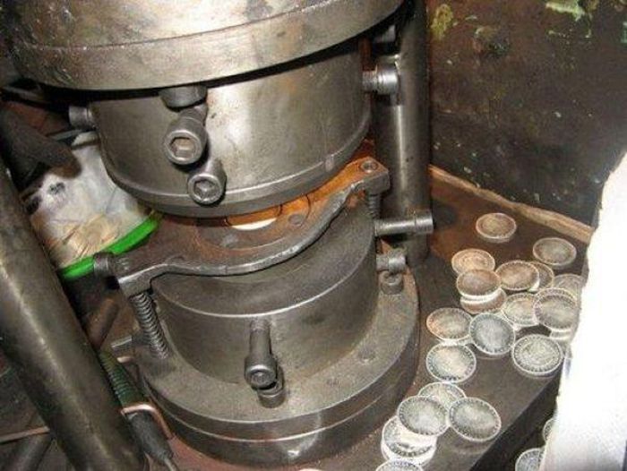Fake Numismatic Coins (9 pics)