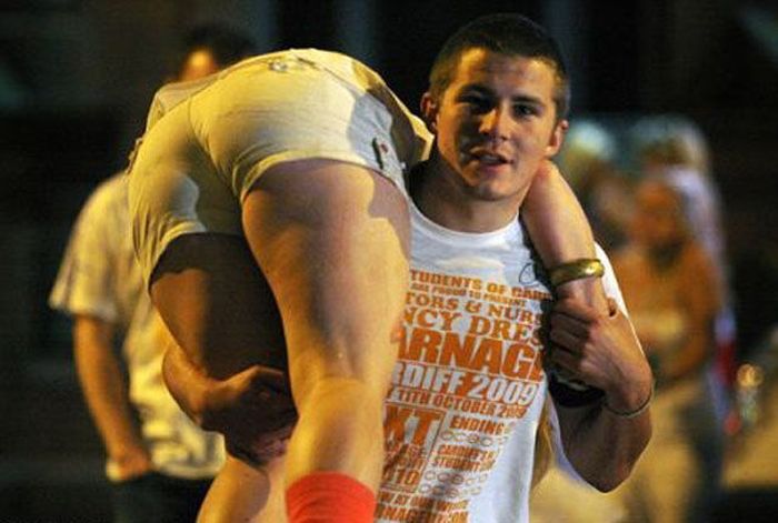 The Cardiff Walk of Shame (43 pics)