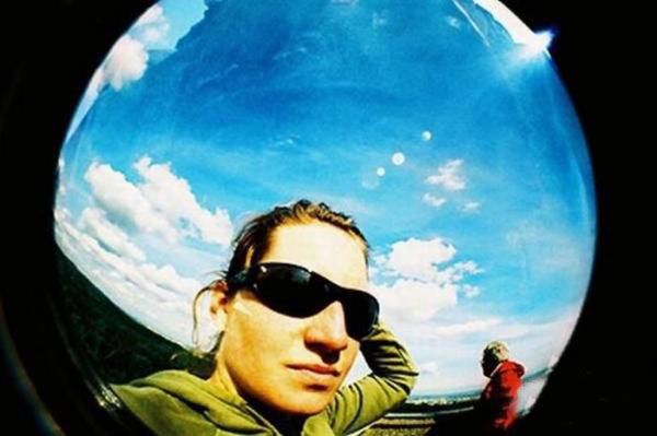 Camera with a Peephole (7 pics)