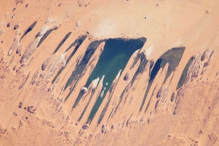 Lakes of Ounianga in Sahara Desert (15 pics)