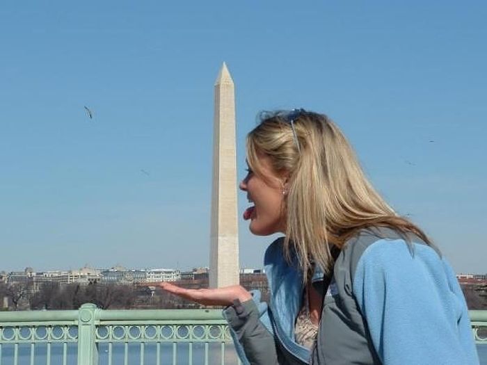 Tourists Love the Washington Monument (23 pics)