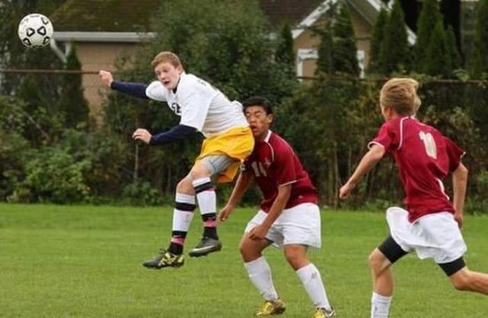 Perfectly Timed Sports Photos (47 pics)