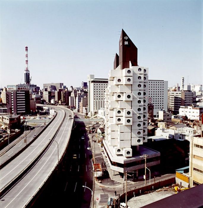 Nakagin Capsule Tower in Tokio (20 pics)
