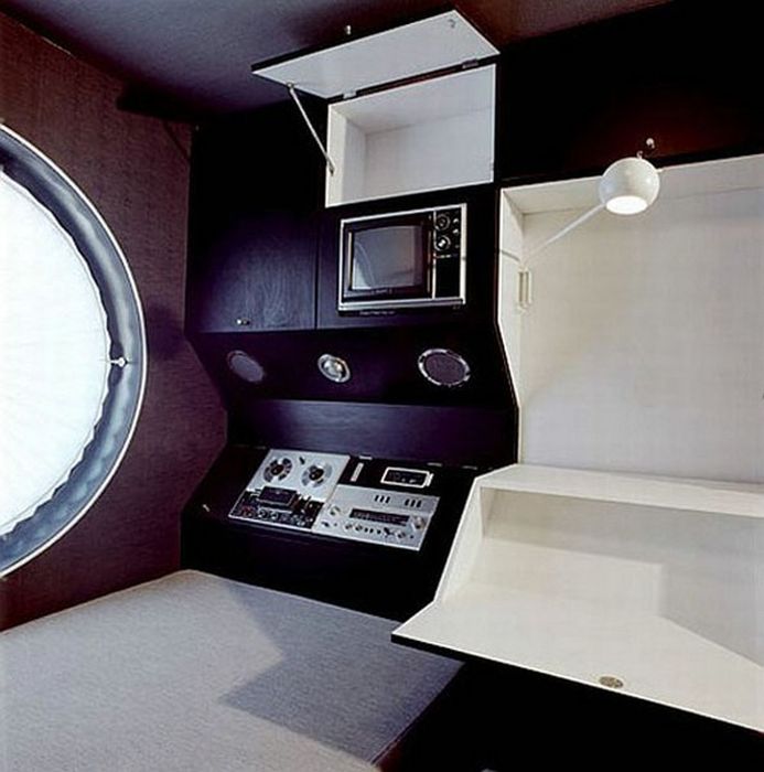 Nakagin Capsule Tower in Tokio (20 pics)