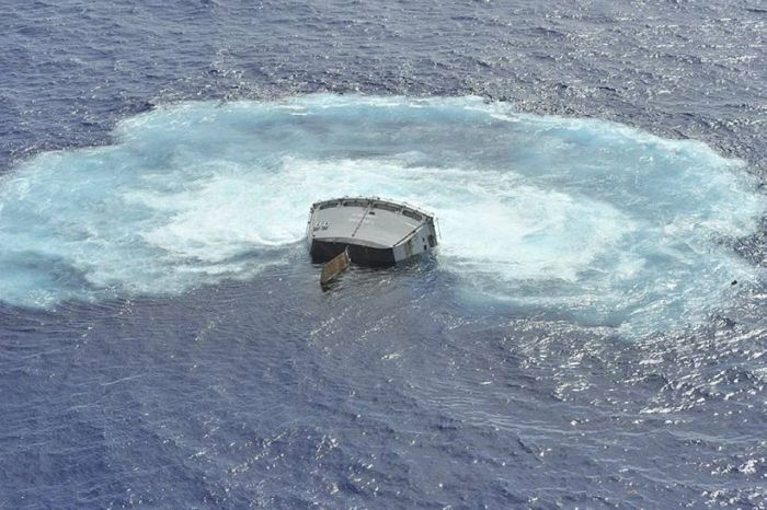 Torpedo vs a Ship (32 pics)