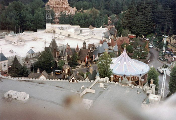 Backstage Disneyland (82 pics)