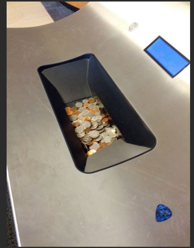 Cashing 172.8 lbs (78.4 kg) of Change (6 pics)