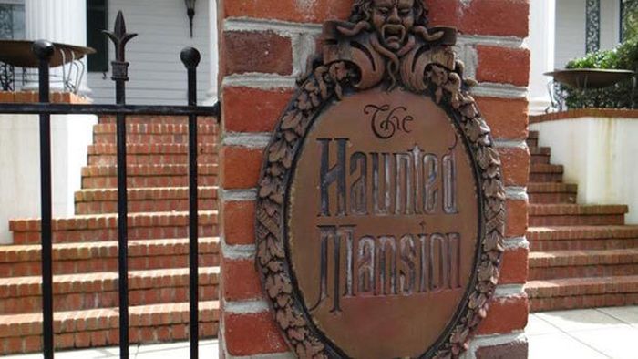 Disneyland Haunted Mansion Replica on Sale (15 pics)