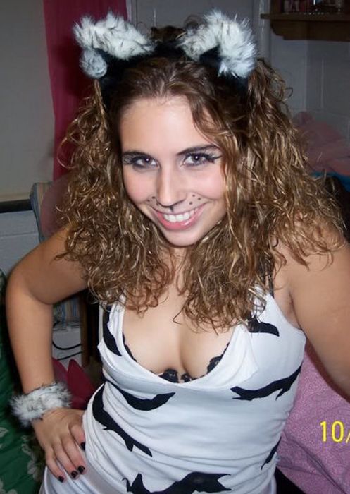College Girls Wearing Sexy Costumes 47 Pics