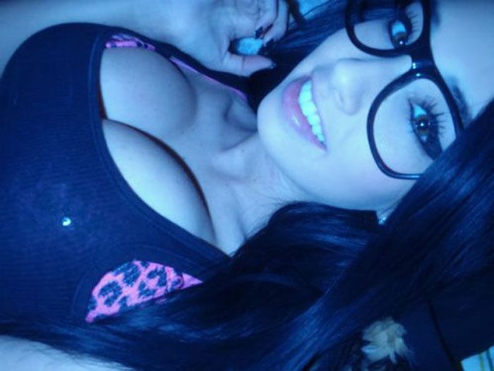 Sexy Girls in Glasses (45 pics)