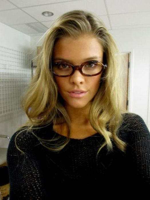 Sexy Girls in Glasses (45 pics)