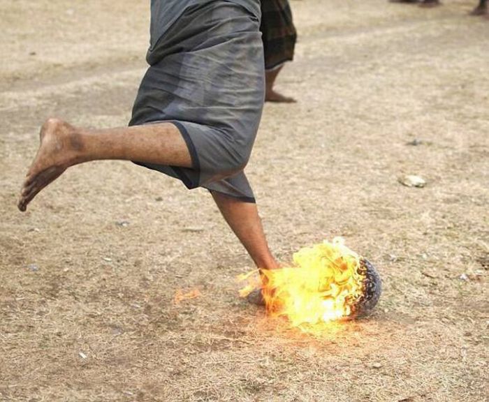 Flaming Soccer in Indonesia (13 pics)