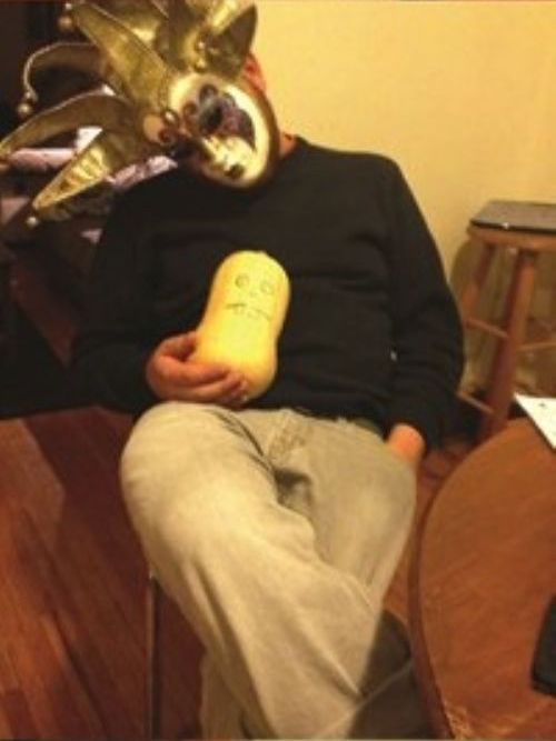 Things to Do with a Passed Out Friend (12 pics)