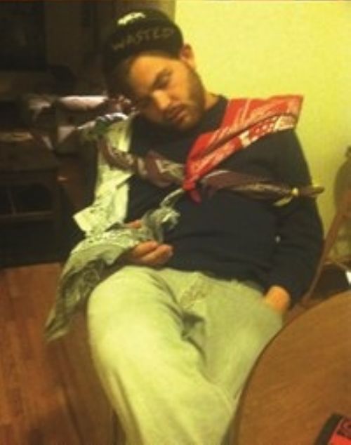 Things to Do with a Passed Out Friend (12 pics)