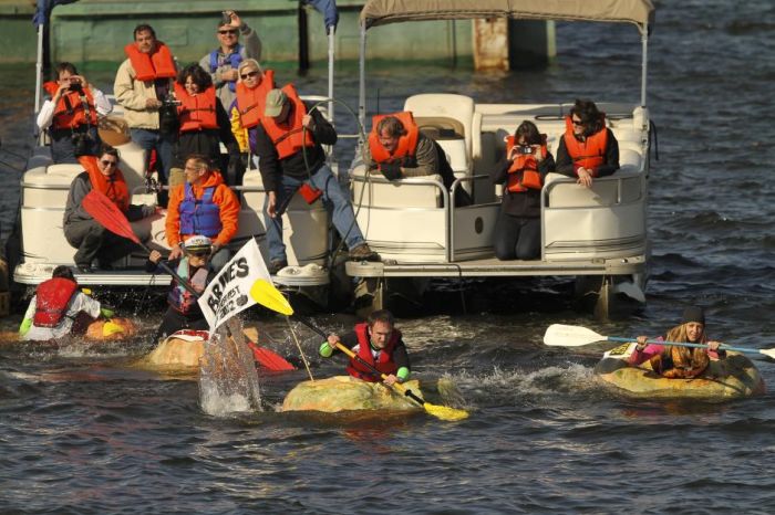 The Third Annual Pumpkin Regatta (11 pics)