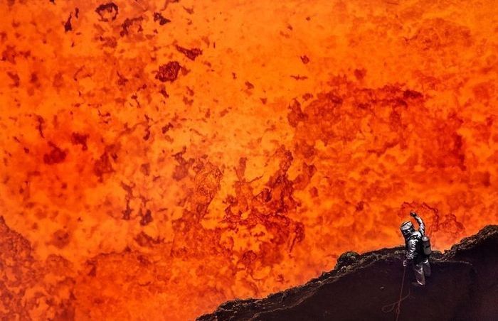 Man in Volcano (8 pics)