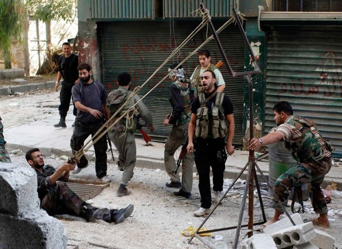 Grenade Launcher of Syrian Rebels (4 pics)