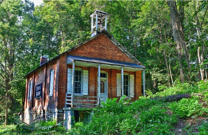 Abandoned Places (70 pics)