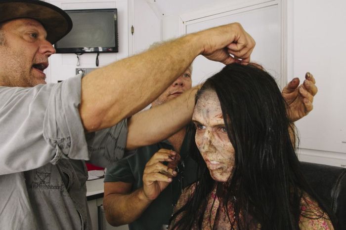 The Making of "The Walking Dead" Zombie (10 pics)