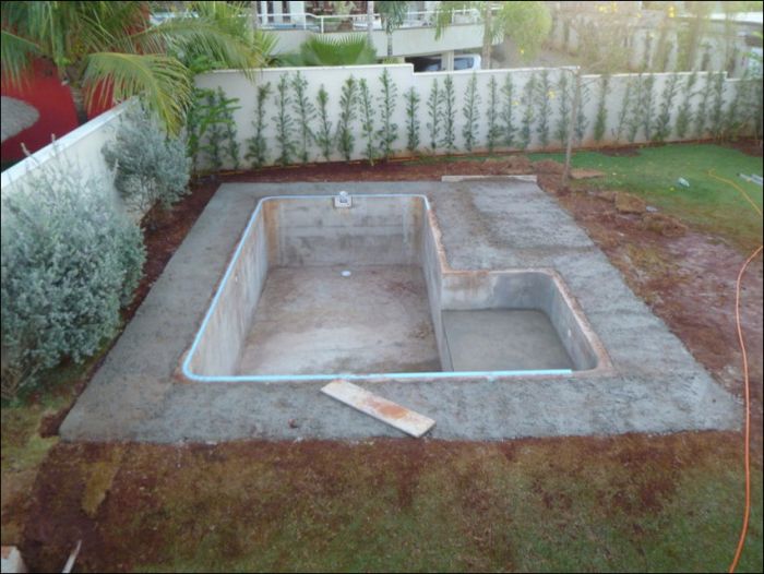 Building a Pool (26 pics)
