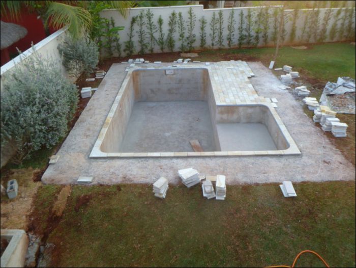 Building a Pool (26 pics)