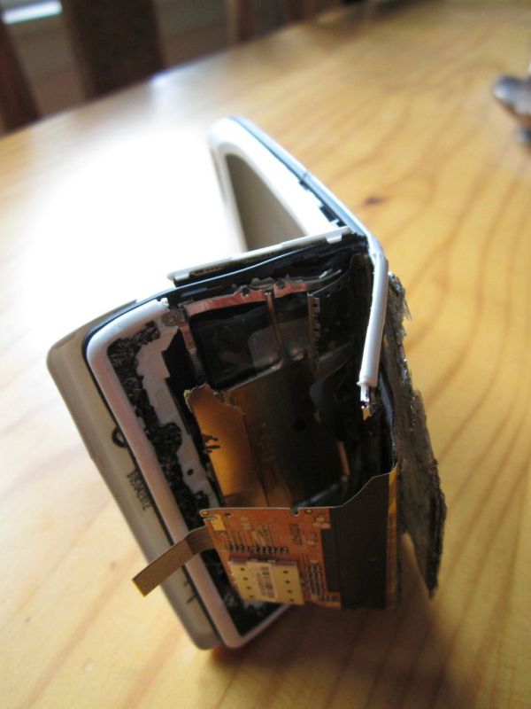 What Happens When Your Bike Eats Your Phone (4 pics)