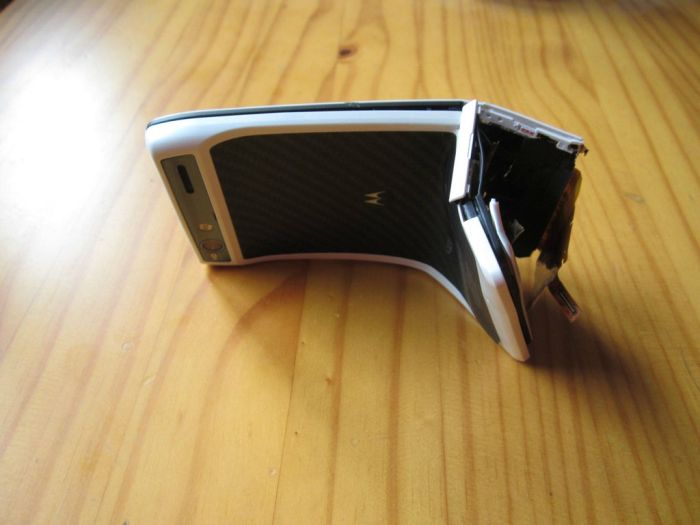 What Happens When Your Bike Eats Your Phone (4 pics)