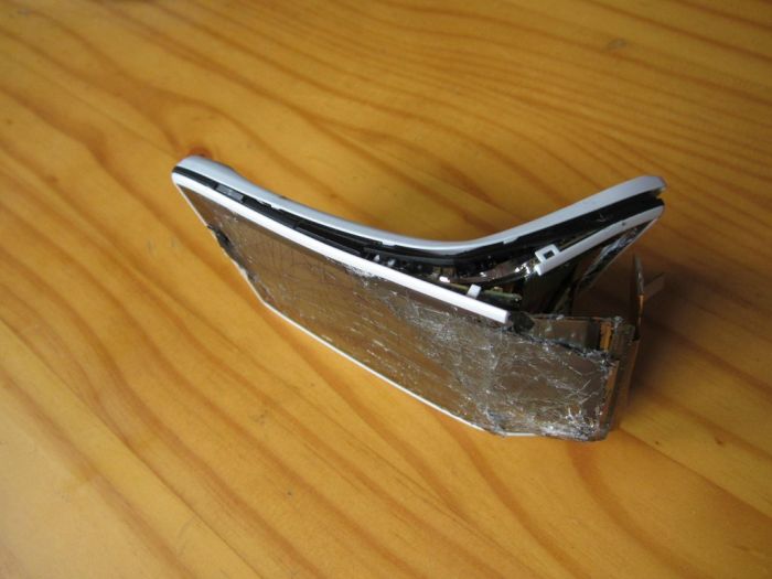 What Happens When Your Bike Eats Your Phone (4 pics)
