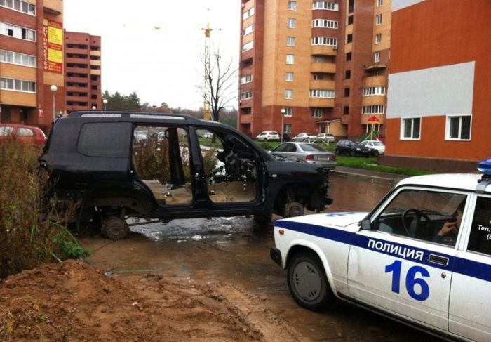 Never Park Your Car in a Bad Neighborhood (9 pics)