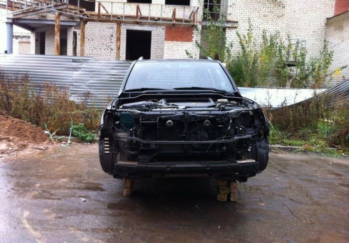 Never Park Your Car in a Bad Neighborhood (9 pics)