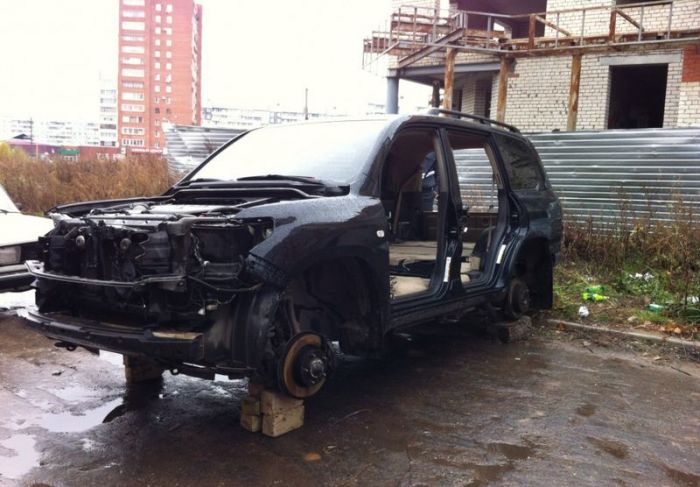 Never Park Your Car in a Bad Neighborhood (9 pics)