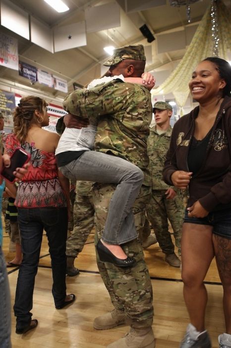 Great Pictures Of Military Families Reunited (21 pics)