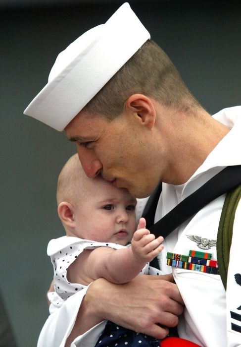 Great Pictures Of Military Families Reunited (21 pics)