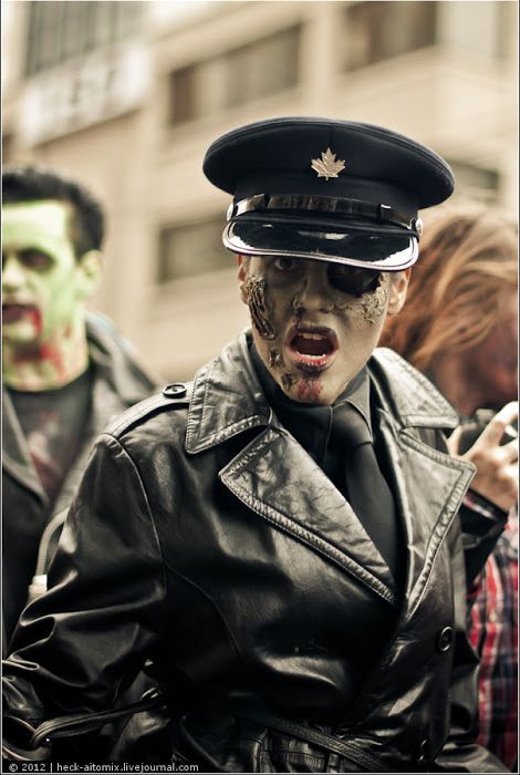 Toronto Zombie Walk 2012 (75 pics + video)